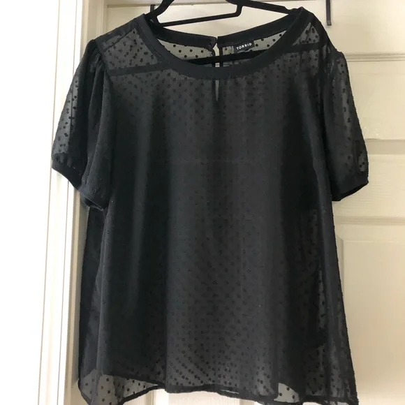 Torrid black chiffon crinkle polka dot blouse - Size 1 (xxl) - Picture 1 of 4